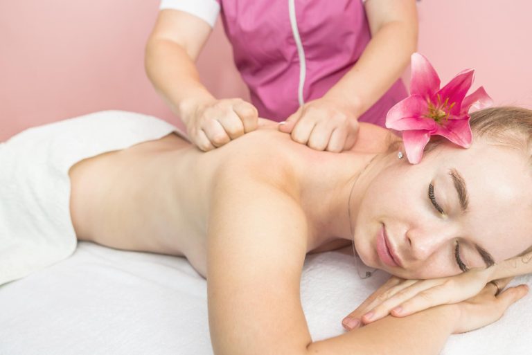 Τα Οφέλη του Χαλαρωτικού Μασάζ: Επαναφορά του Σώματος και του Πνεύματος